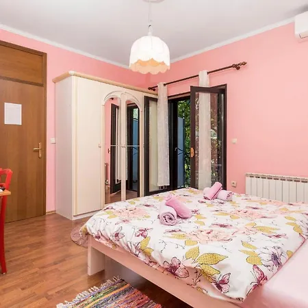 Beautiful In With Kitchen Abbázia