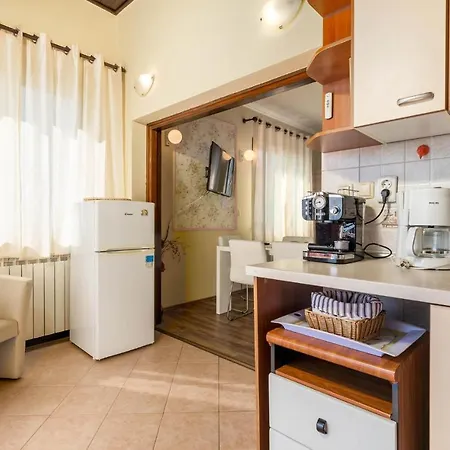 Apartman Beautiful In With Kitchen